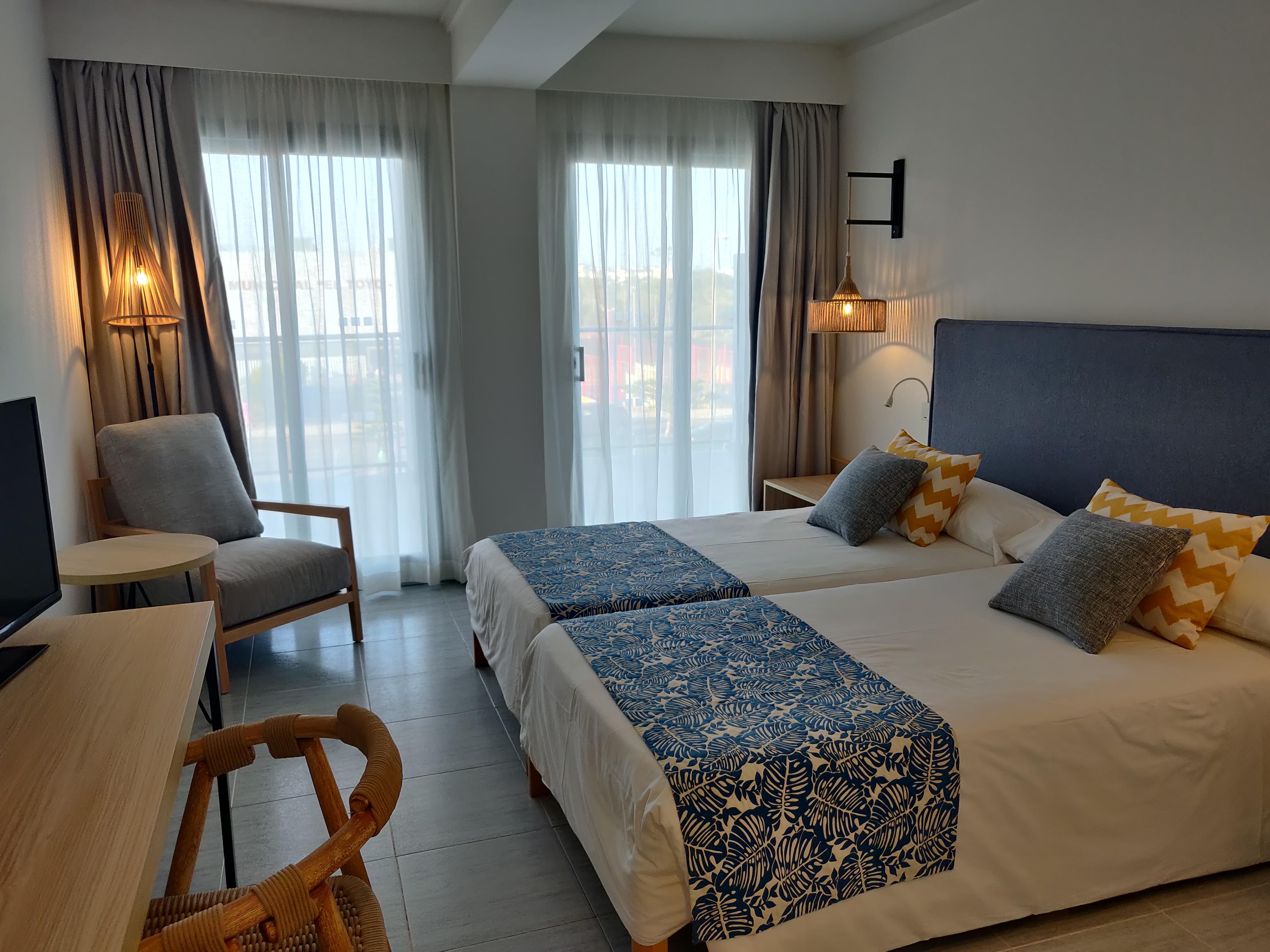Cabogata Beach Hotel Retamar  Zewnętrze zdjęcie A room at the hotel