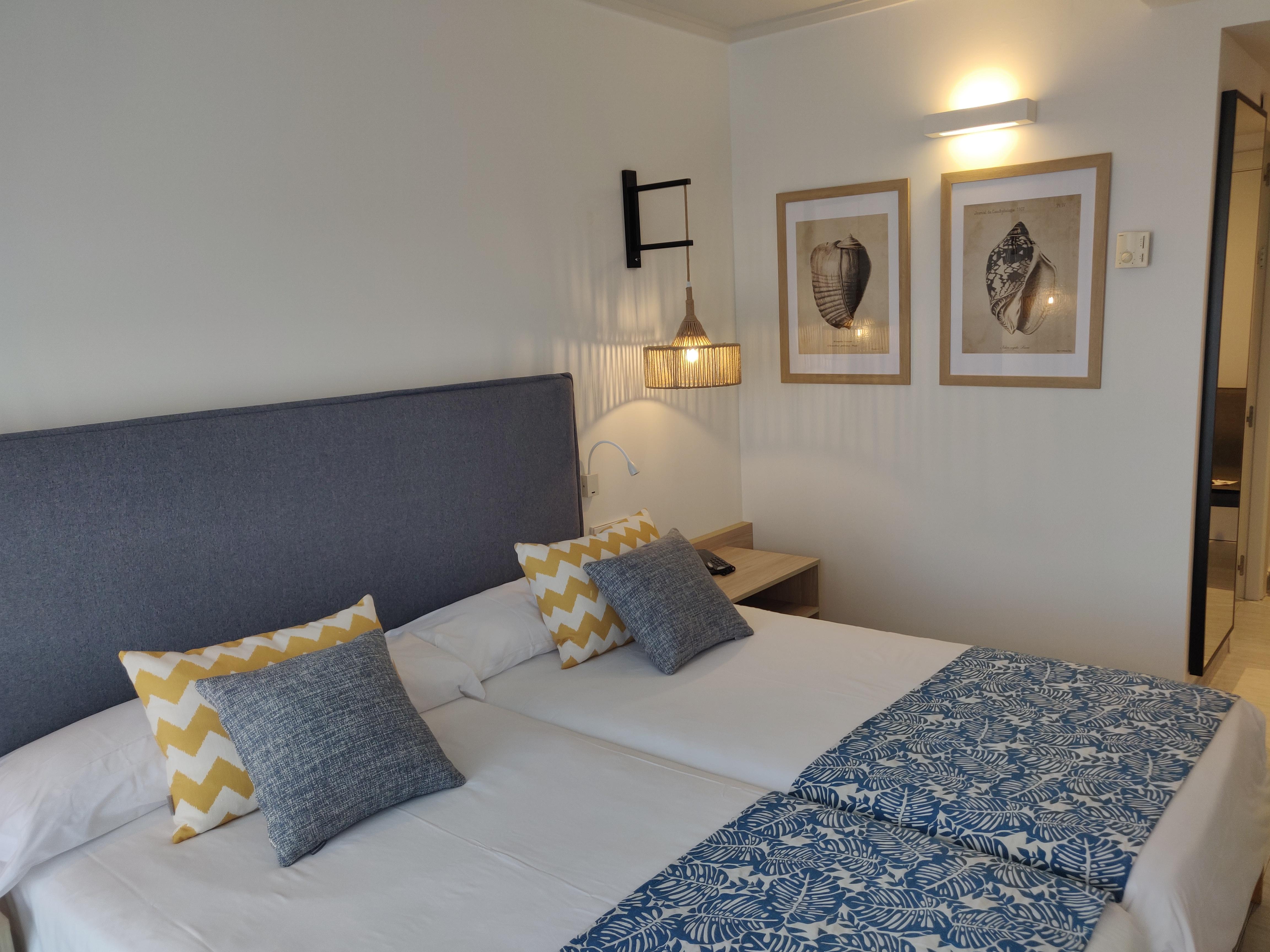Cabogata Beach Hotel Retamar  Zewnętrze zdjęcie A bedroom at the hotel