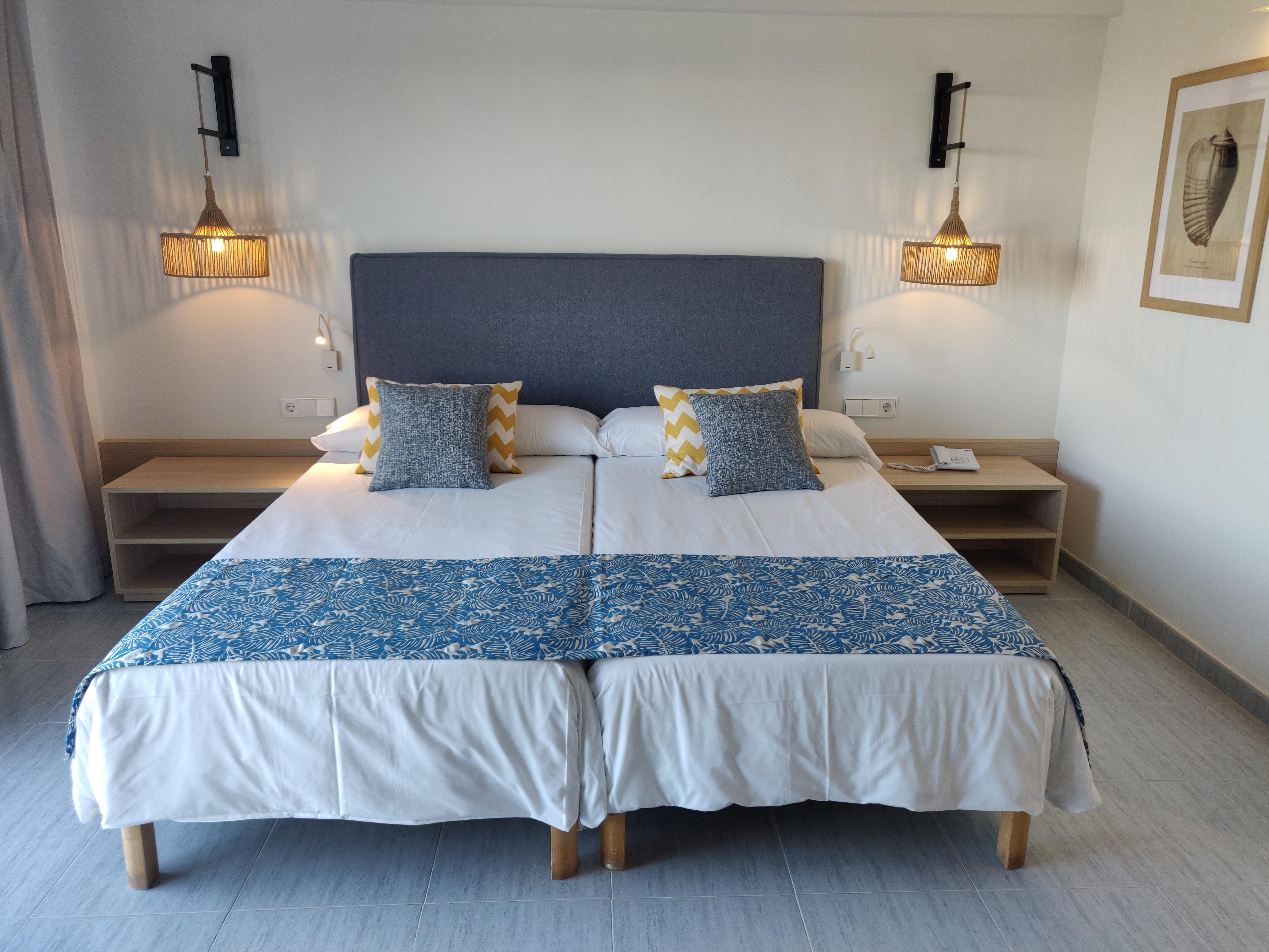 Cabogata Beach Hotel Retamar  Zewnętrze zdjęcie A bedroom at the hotel