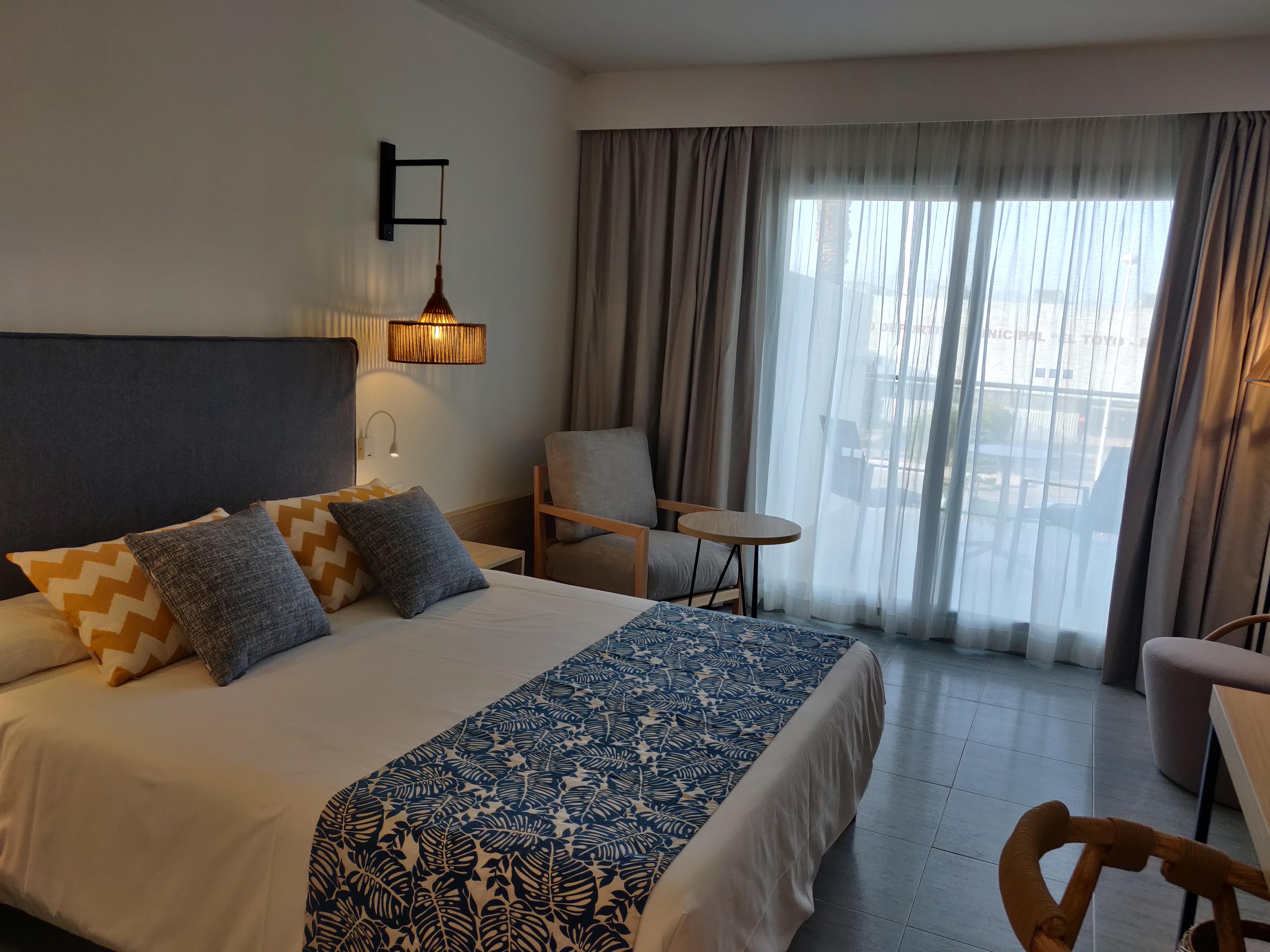 Cabogata Beach Hotel Retamar  Zewnętrze zdjęcie A room at the hotel