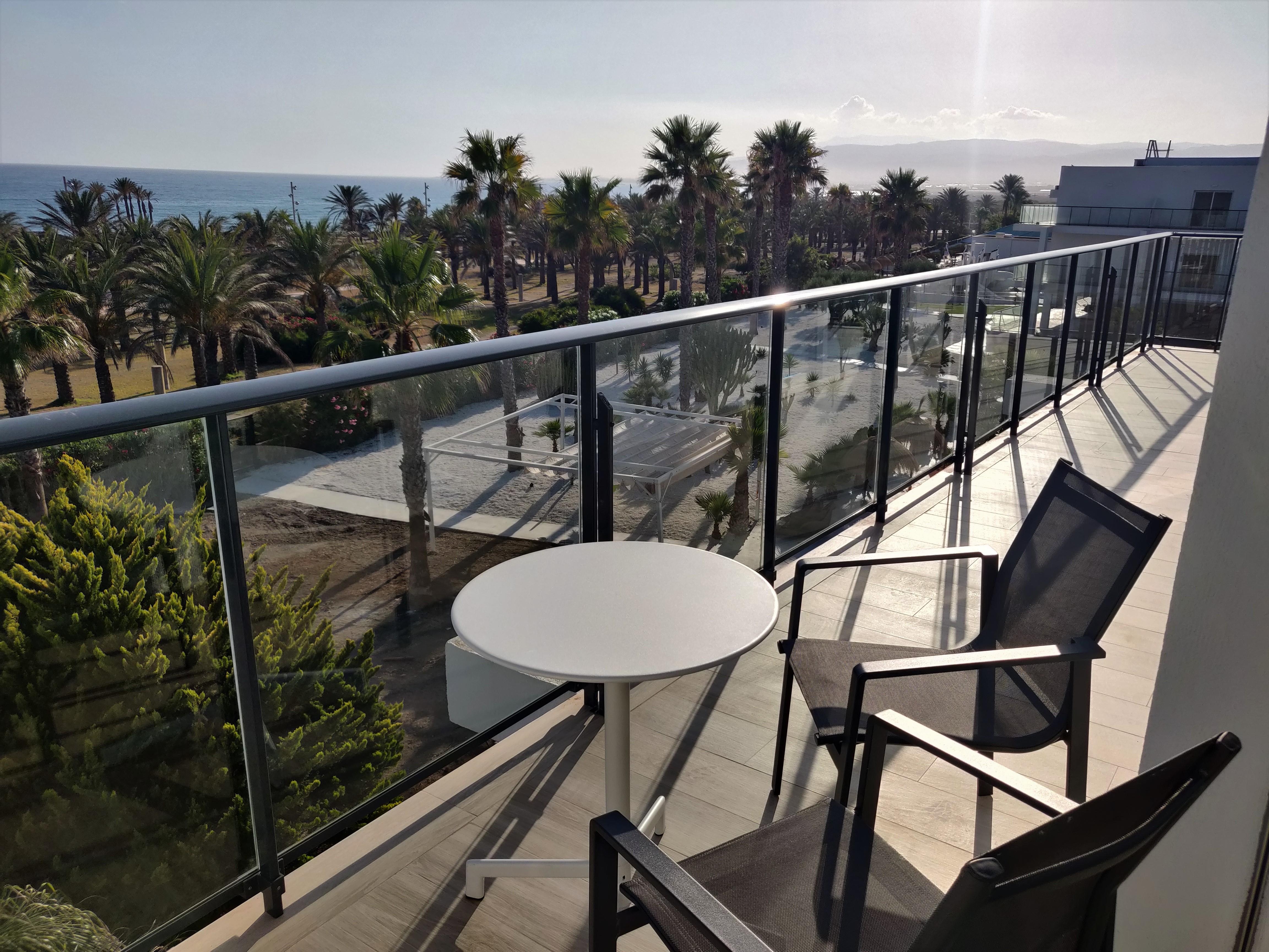 Cabogata Beach Hotel Retamar  Zewnętrze zdjęcie A balcony in a hotel