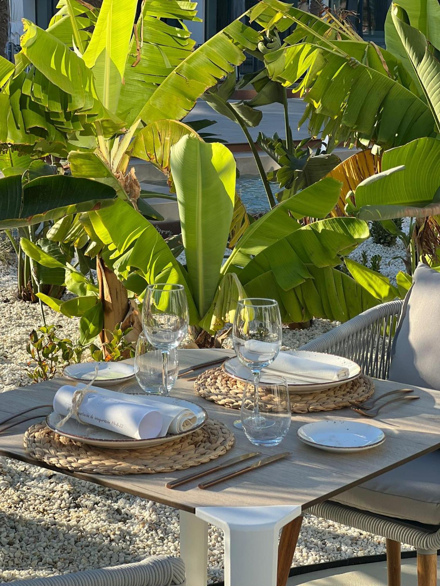 Cabogata Beach Hotel Retamar  Zewnętrze zdjęcie A table set for a meal