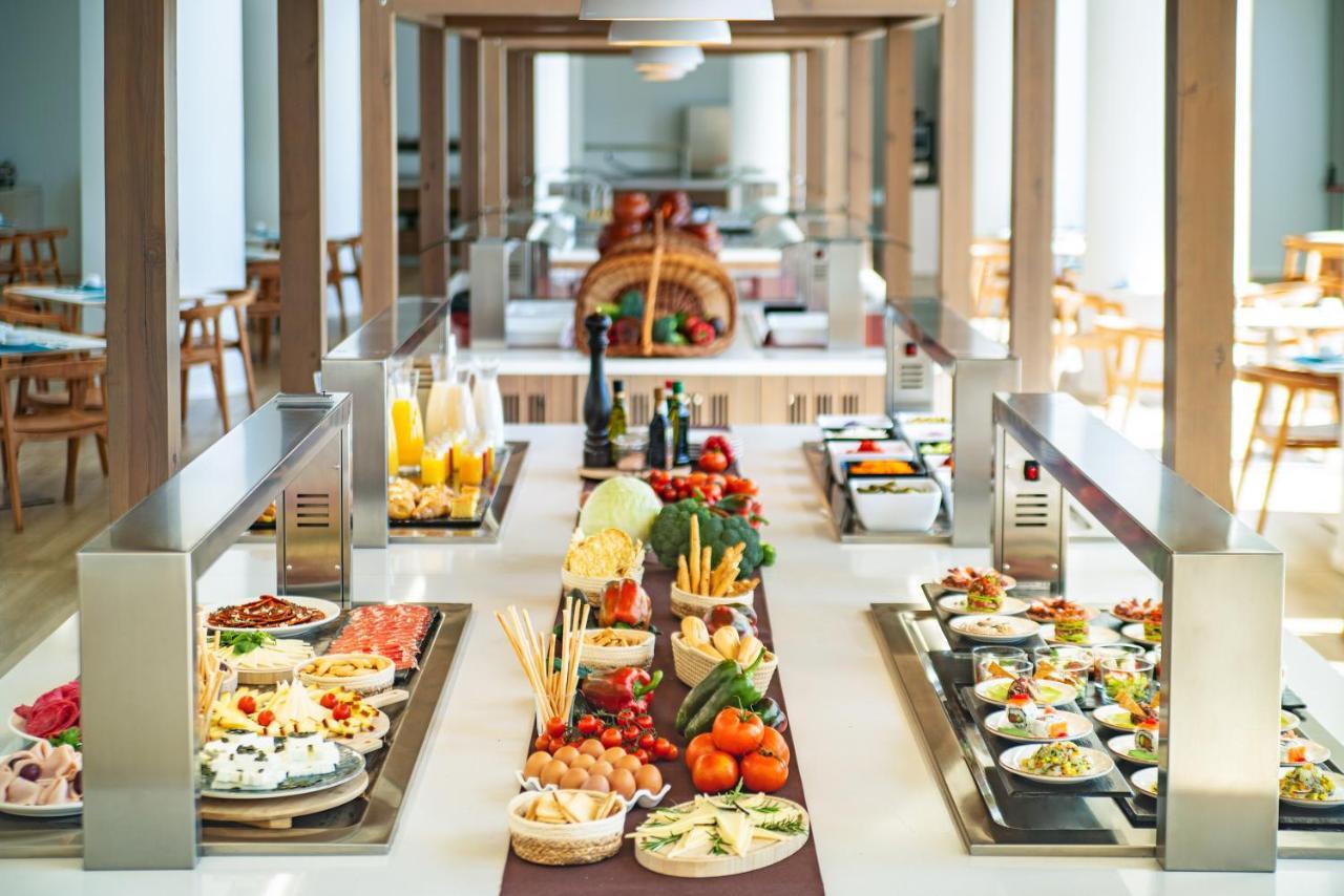 Cabogata Beach Hotel Retamar  Zewnętrze zdjęcie A buffet at a hotel